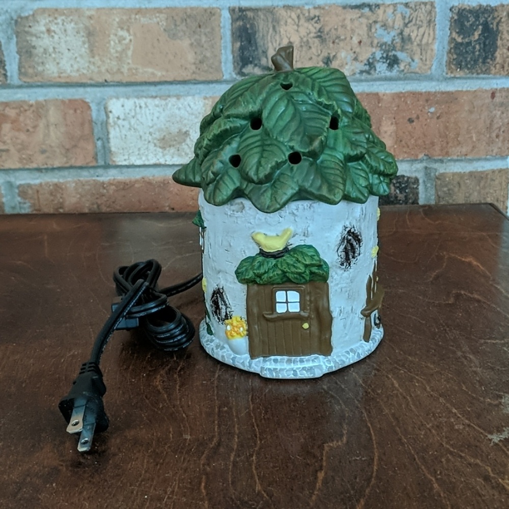 Scentsy Fairytale Cottage Warmer